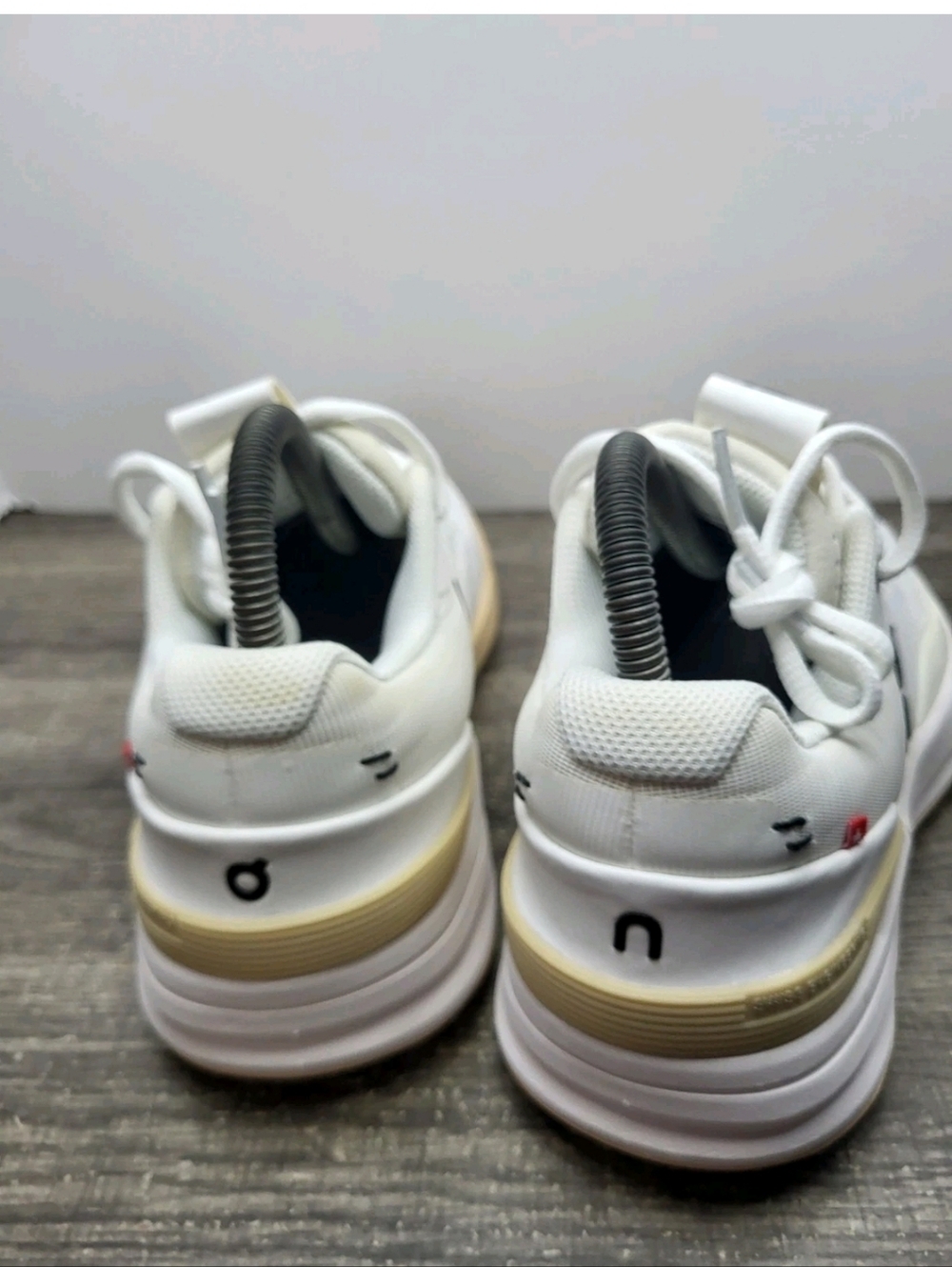 On The Roger Pro 2 White Beige Tennis Shoes Sneakers Womens Size 7.5 - Picture 5 of 11